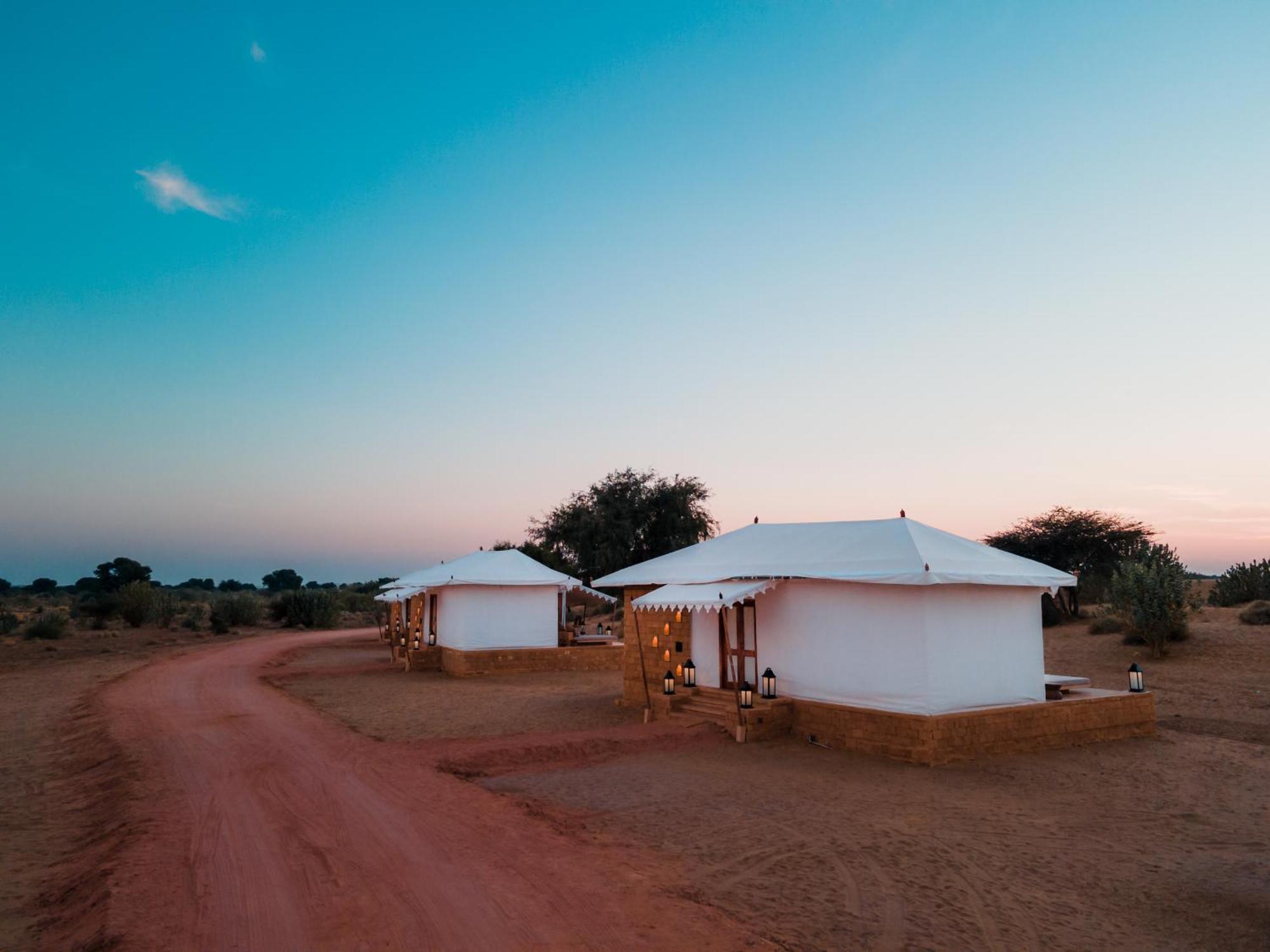 Hotel Grand Khalifa Luxury Camp Sām Exteriér fotografie