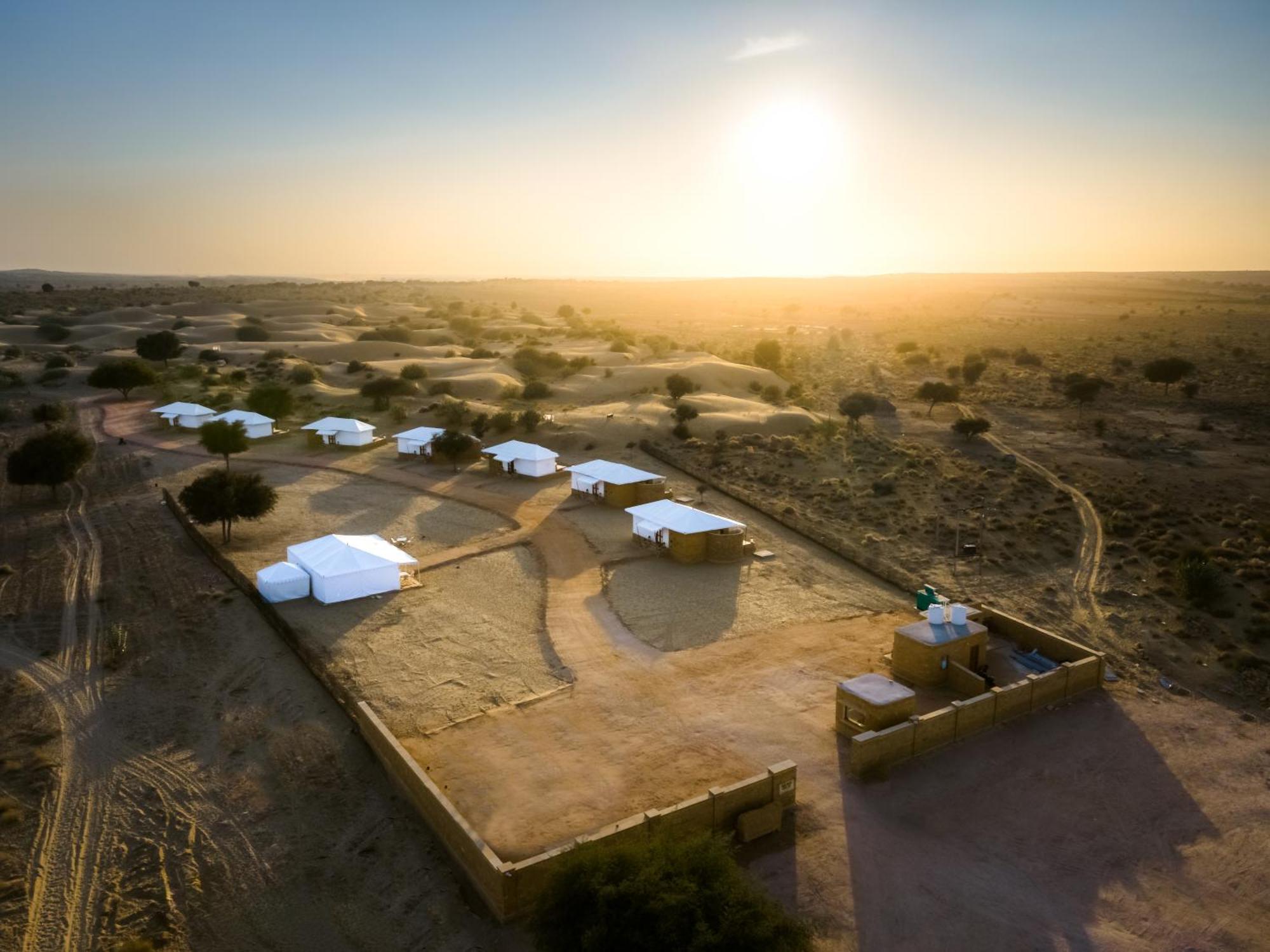 Hotel Grand Khalifa Luxury Camp Sām Exteriér fotografie