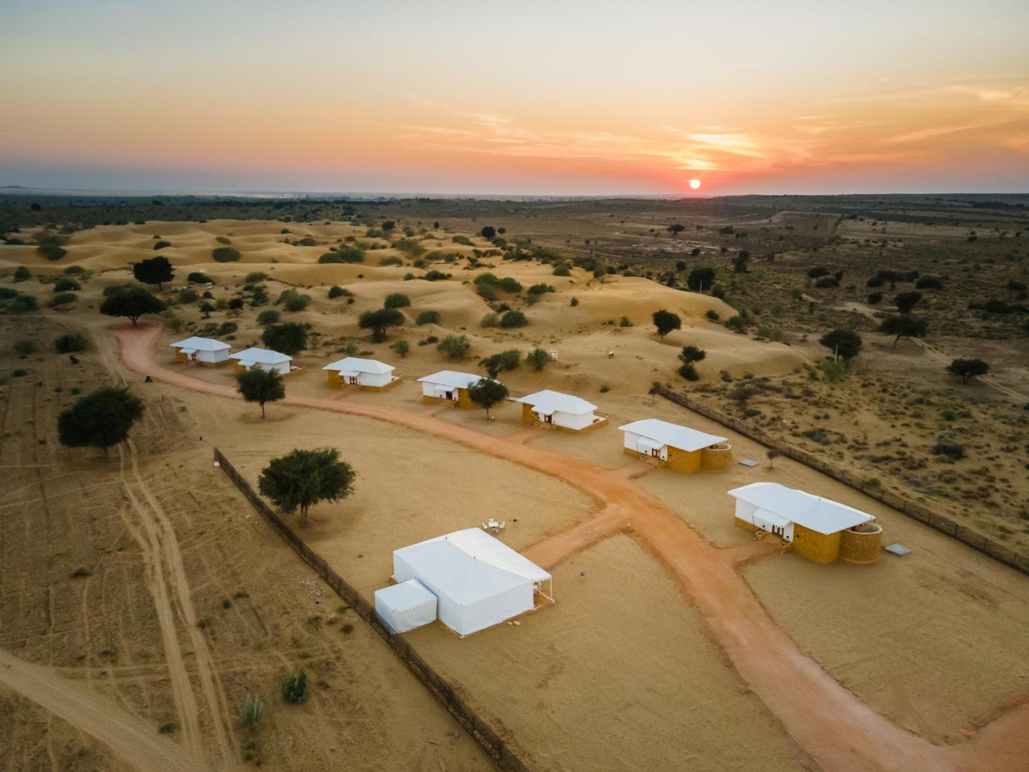 Hotel Grand Khalifa Luxury Camp Sām Exteriér fotografie